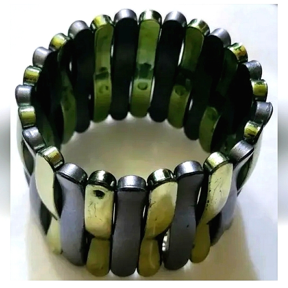 NEW! Lot of 2 Fashion Bracelets. Tree Bark Design. Charcoal & Metallic Lime. - Picture 8 of 11
